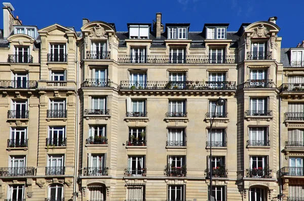 Exterior facade of apartment building — Stock Photo, Image