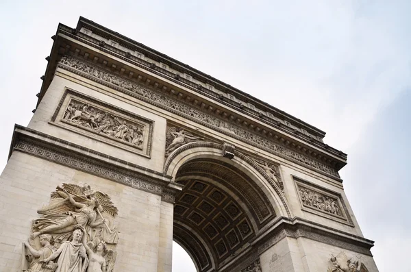 Arc de Triomphe Paris gökyüzü ile