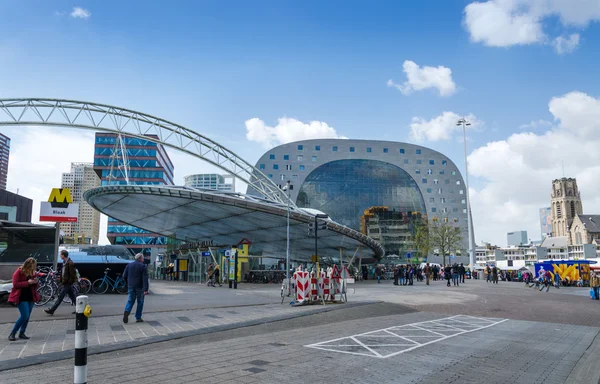 Rotterdam, Netherlands - May 9, 2015: People visit Markthal (Market hall) in Rotterdam — Stock Photo, Image