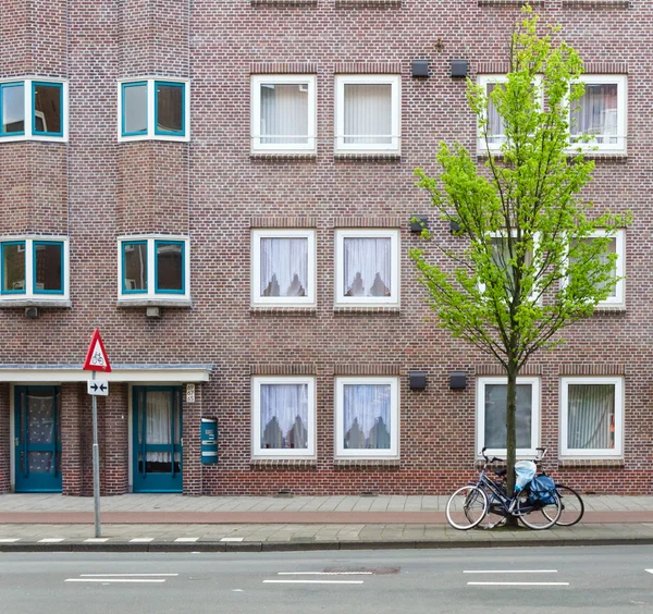 Budynku z cegły w Amsterdamie — Zdjęcie stockowe