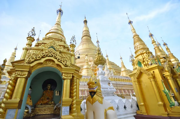 Shwedagon Pagoda Temple, Golden Pagoda in Rangún —  Fotos de Stock