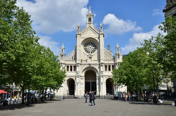 Brüsszel, Belgium - május 12, 2015-re: Népek látogasson el a Brüsszel saint catherine-templom. — Stock Fotó