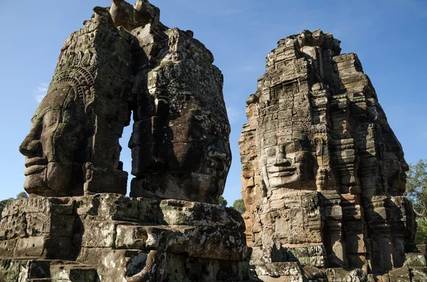 Giant stone faces of Bayon temple in Angkor Thom — Stok fotoğraf