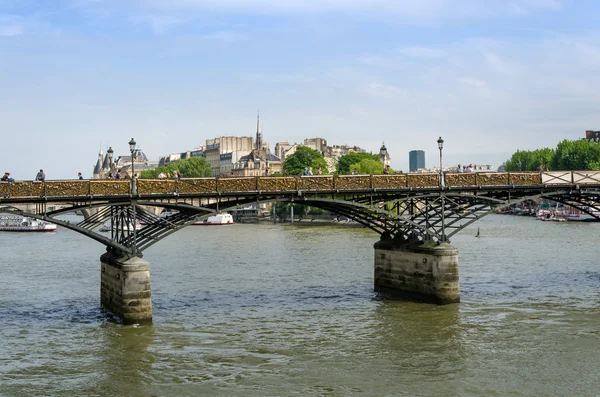 Pont des Arts or Passerelle des Arts bridge across river Seine in Paris — Stock Photo, Image