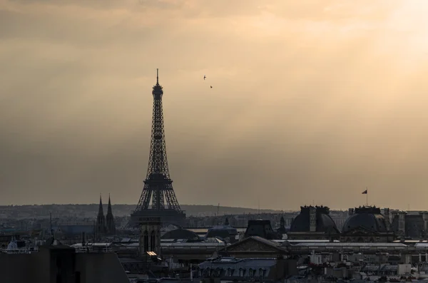 Eiffeltornet med solnedgång — Stockfoto