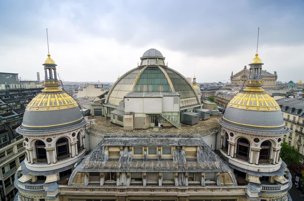 Parigi, Francia - 15 maggio 2015: Rooftop di Printemps a Parigi, Francia . — Foto Stock