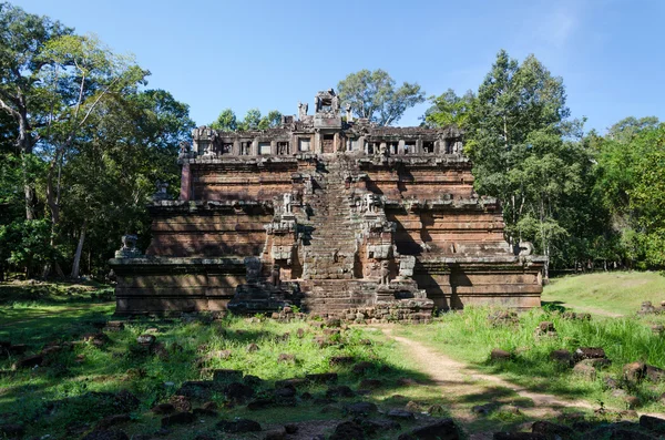 O templo celestial Phimeanakas faz parte do palácio real Ang — Fotografia de Stock