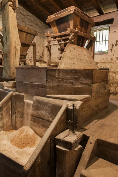 Antigo moinho de farinha — Fotografia de Stock