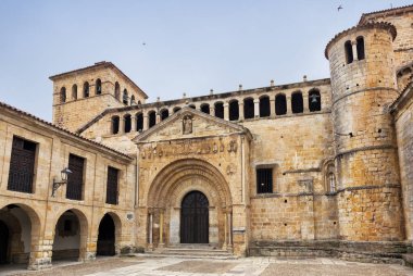 Santa Juliana Koleji Kilisesi, Santillana del Mar, Cantabria, İspanya