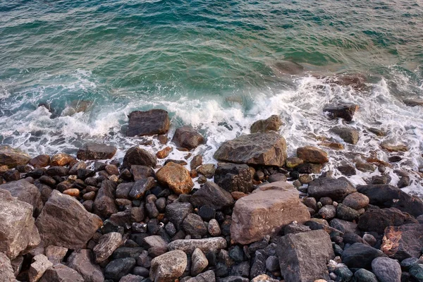 Stone beach Italien wave havet — Stockfoto