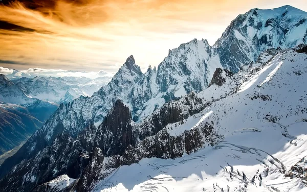 Mont Blanc, Courmayeur, İtalya helcopter — Stok fotoğraf