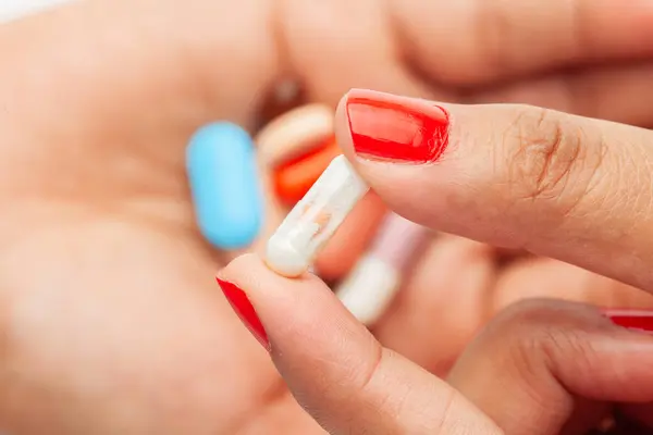Makro Närbild Läkemedel Eller Växtbaserade Flerfärgad Tablett Kapsel Och Piller — Stockfoto