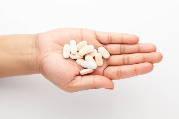 Makró Orvosi Vagy Gyógynövény Fehér Színű Tabletta Közelsége Női Tenyéren — Stock Fotó