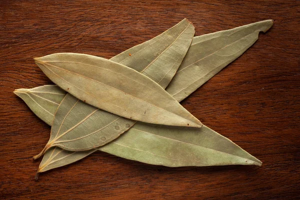 有机印度月桂叶的宏观特写 Macro Close Organic Indian Bay Leaf Cinnamomum Tamala Tezpatta — 图库照片