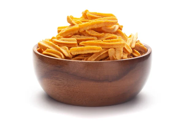 El yapımı (el yapımı) ahşap bir kasede tuzlu soya çubuğu Hint süslemesi (aperatifleri) yakın çekim
