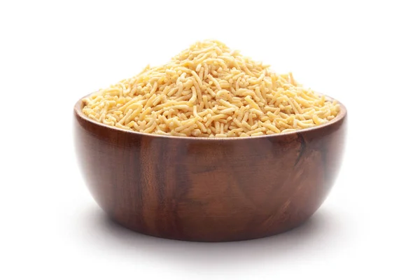 咸味飞机Bhujia的特写在手工 木制碗中 用鸡豌豆或克面粉 印度咸小吃 Namkeen — 图库照片