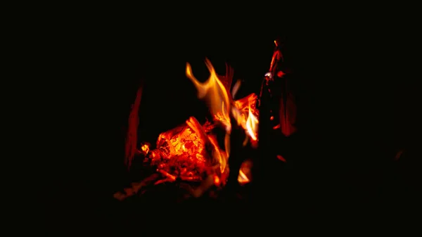 Flammes Feu Provenant Combustion Bois Biocarburant Charbon Sur Fond Noir — Photo
