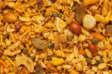 Hint baharatlı atıştırmalıkları (karışık Namkeen) tam çerçeve duvar kağıdı, kızarmış fıstık, mısır gevreği, tatlı bezelye, nabız, kaju fıstığı.