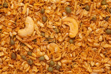 Full Frame duvar kağıdında kuru meyvelerden yapılmış Kaşmir Karışımı (Namkeen) aperatifleri, moong dal. Hint baharatlı aperatifler, Top view