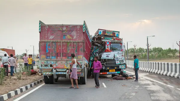 Hindistan Yolu Olan Hint Kamyonu Stok Resim