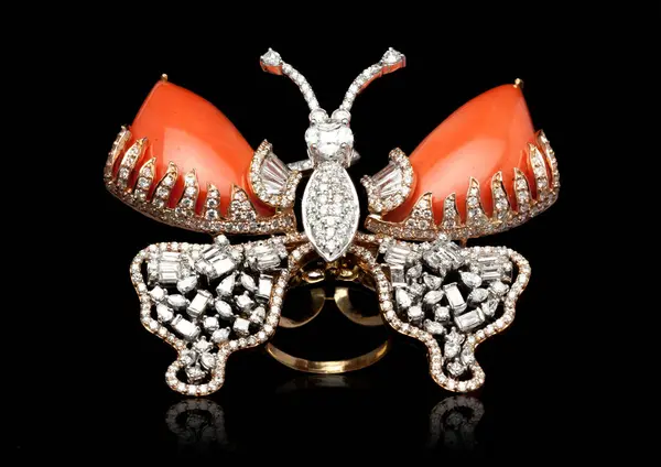 Zblízka Krásné Motýl Tvaru Zlatý Diamantový Prsten Černém Pozadí Royalty Free Stock Obrázky