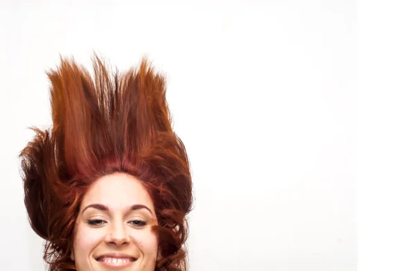 Güzel bir kadın saçını sallama — Stok fotoğraf