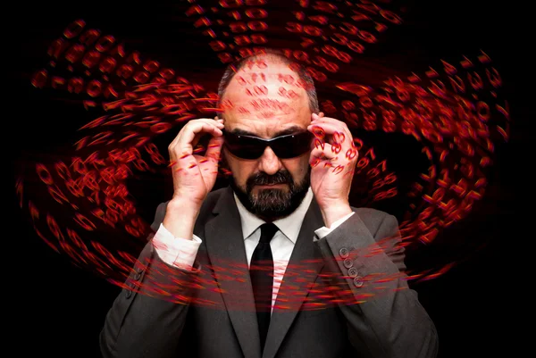 Hombre ejecutivo con números rojos en la cabeza — Foto de Stock