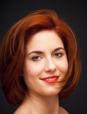 Güzel genç bir kadının portresi. 