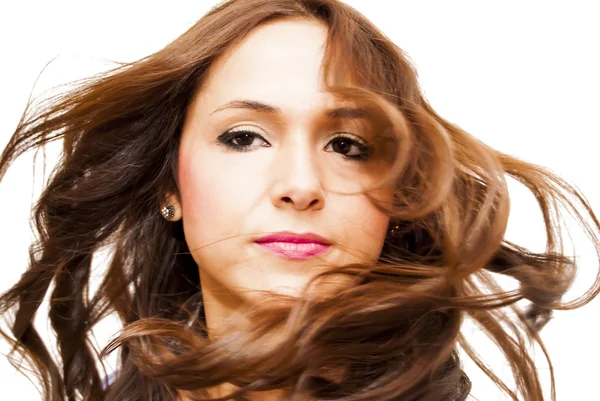 Retrato de una hermosa joven agitando su cabello —  Fotos de Stock