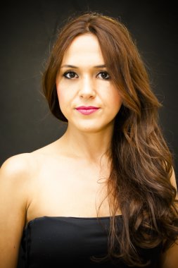 Güzel bir kadının portresi. 