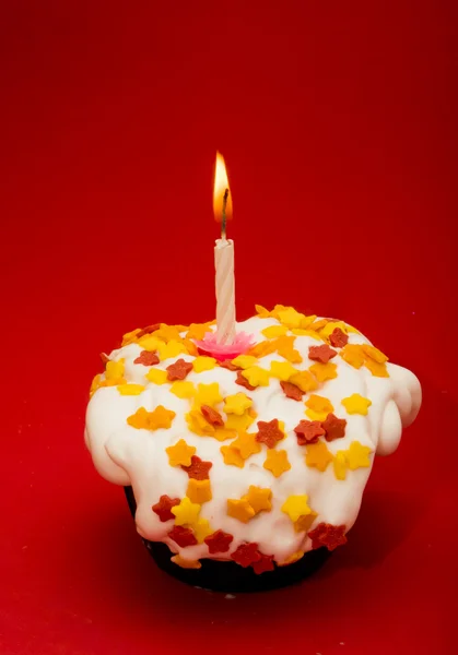 用一支蜡烛的蛋糕方 — 图库照片