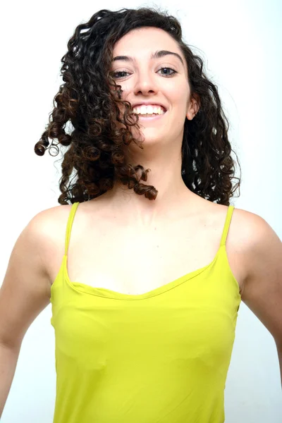 Mulher beleza com o cabelo em movimento Retrato sobre branco Backgro — Fotografia de Stock