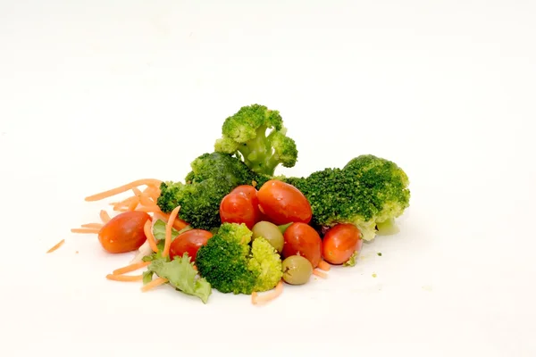 건강 한 야채 샐러드 흰색 배경에 대 한 그룹 — 스톡 사진