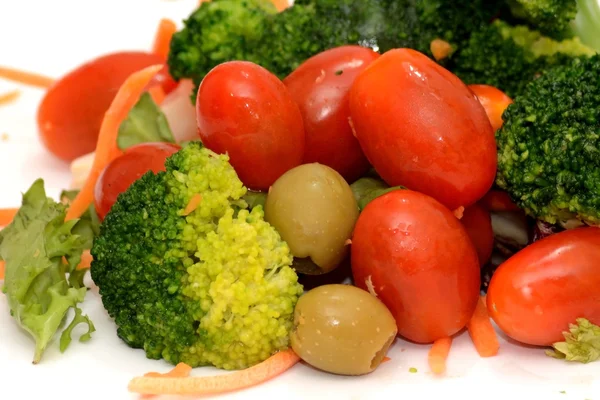 Grupo de verduras saludables para ensalada sobre fondo blanco — Foto de Stock