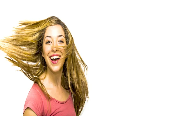 Retrato de una hermosa joven agitando su cabello — Foto de Stock