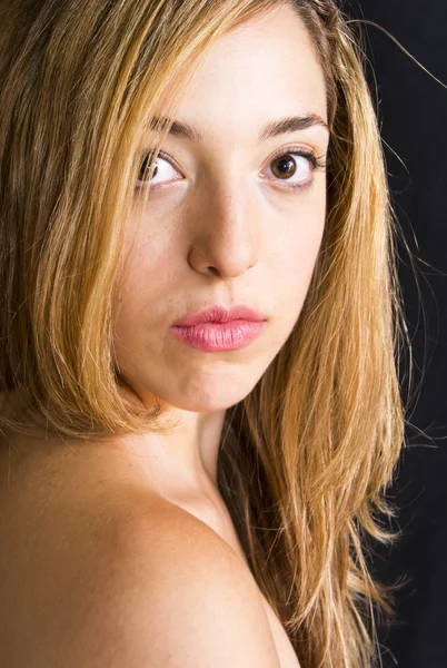 Retrato de una mujer hermosa — Foto de Stock