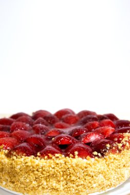 Badem ve krema ile Çilekli pasta