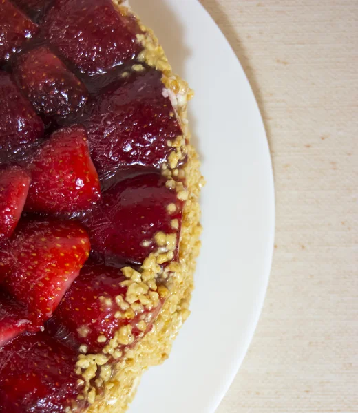 Tarta de fresa con almendras y crema —  Fotos de Stock