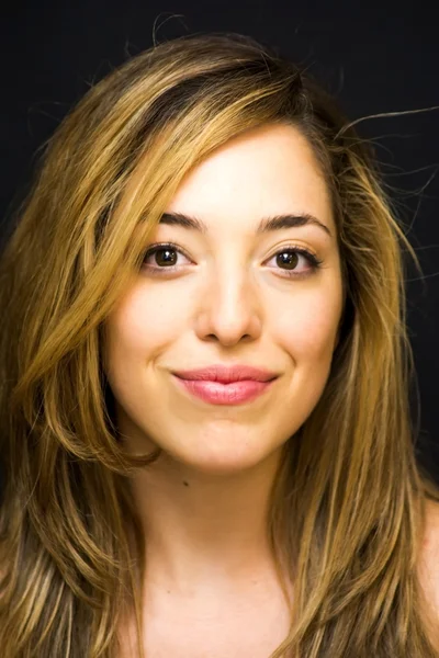 Retrato de una mujer hermosa — Foto de Stock