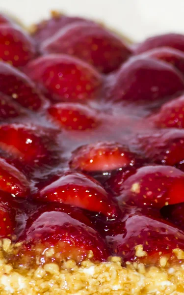 Tarta de fresa con almendras y crema —  Fotos de Stock