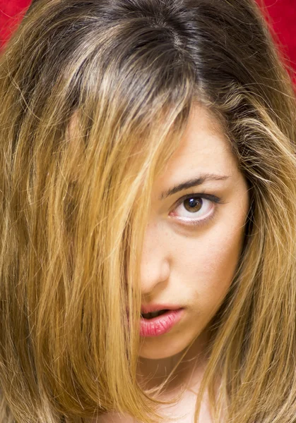 Retrato de una mujer hermosa — Foto de Stock