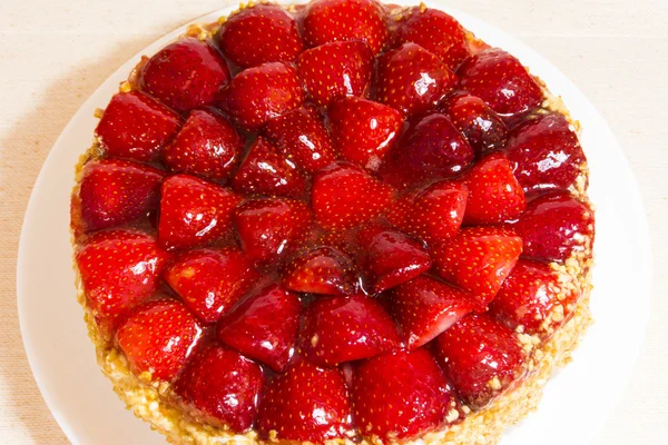 Φράουλα τούρτα με κρέμα και αμύγδαλα — Φωτογραφία Αρχείου