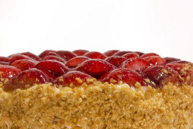 Badem ve krema ile Çilekli pasta