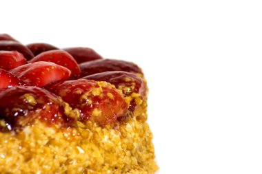 Badem ve krema ile Çilekli pasta