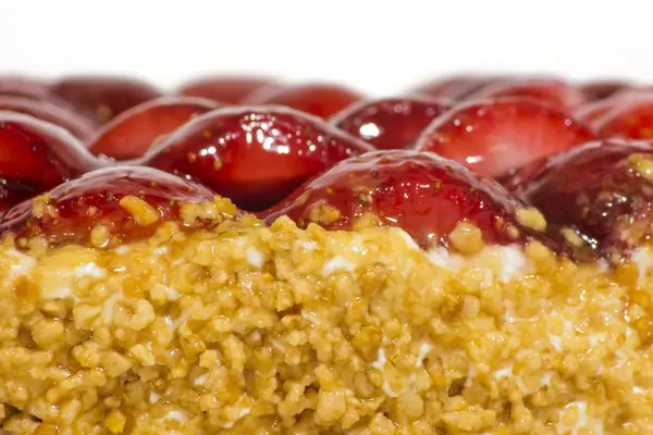 Badem ve krema ile Çilekli pasta