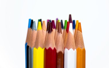 izole renkli kalemler 