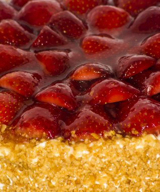 Badem ve krema ile Çilekli pasta