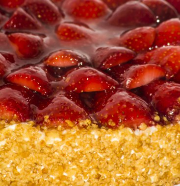 Badem ve krema ile Çilekli pasta