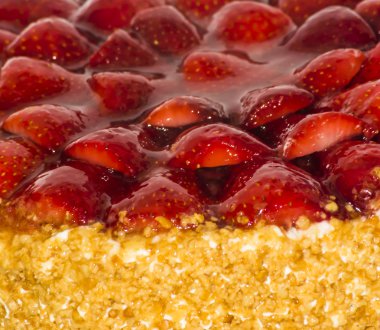 Badem ve krema ile Çilekli pasta