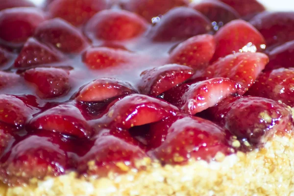 Tarta de fresa con almendras y crema —  Fotos de Stock